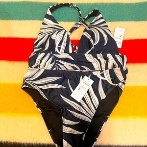 New with Tags Cupshe Bikini - size Small